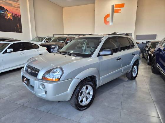 HYUNDAI TUCSON 2.0 MPFI GL 16V 142CV 2WD GASOLINA 4P MANUAL HYUNDAI TUCSON 2.0 MPFI GL 16V 142CV 2WD GASOLINA 4P MANUAL